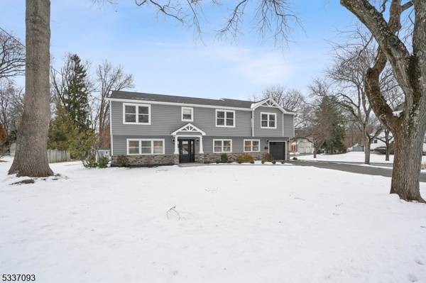 7 Hopping Ln, Florham Park Boro, NJ 07932