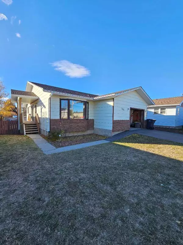 308 3 AVE Northeast, Milk River, AB T0K 1M0