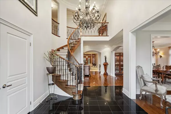 Oakville, ON L6M 4W6,559 Golfview CT