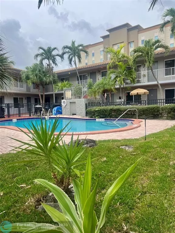 Pompano Beach, FL 33062,915 SE 22nd Ave  #17