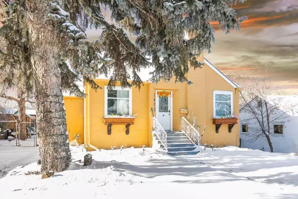 1623 Summit ST Southwest, Calgary, AB T3C2L8