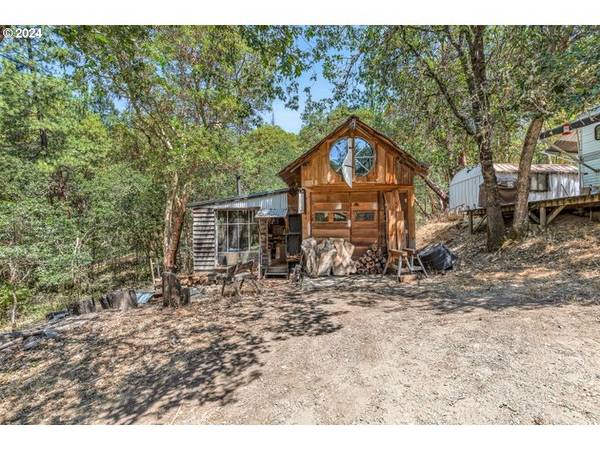 2832 HUMBUG CREEK RD, Applegate, OR 97530