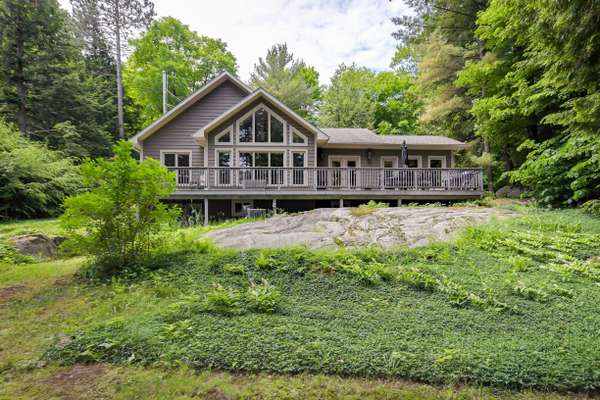 Muskoka Lakes, ON P0C 1M0,1015 Melody Hill RD