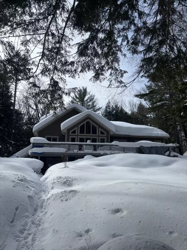 Muskoka Lakes, ON P0C 1M0,1015 Melody Hill RD