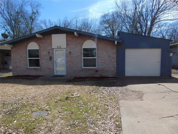 210 E Hammond Street, Lancaster, TX 75146