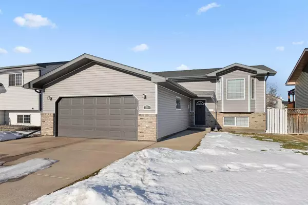 2380 Hatcher DR Northeast, Medicine Hat, AB T1C1Y3