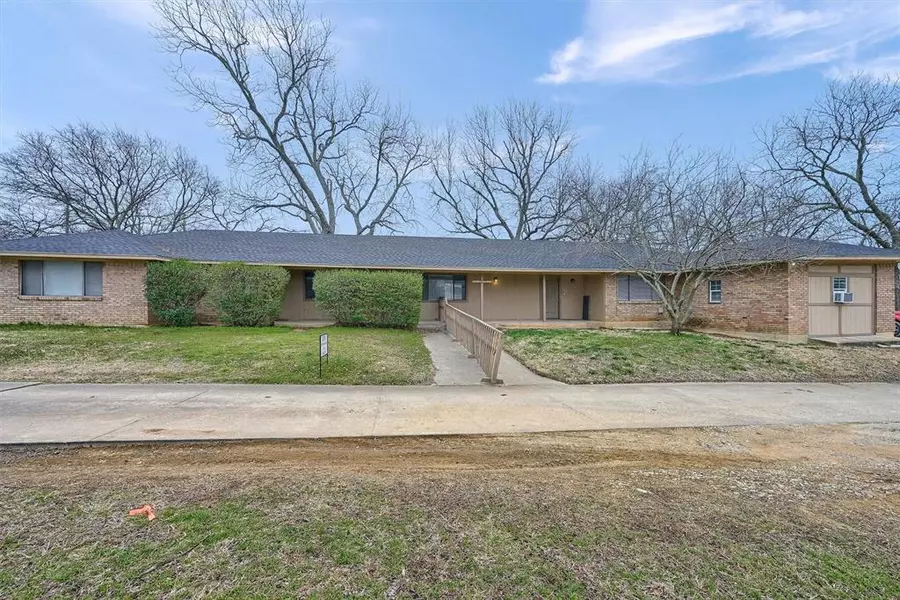 206 Water Street, Whitesboro, TX 76273