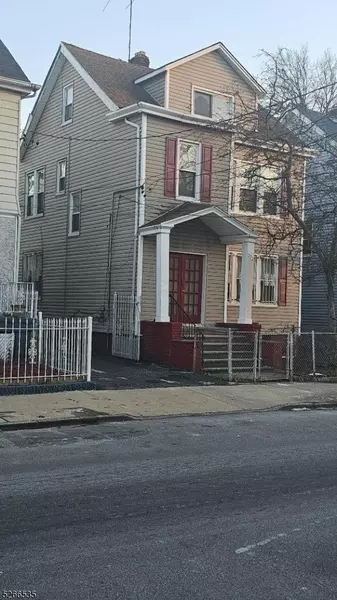 372 Leslie St, Newark City, NJ 07112