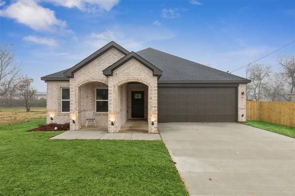 809 Rockwall Avenue, Terrell, TX 75160