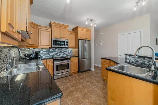 Calgary, AB T3H5A7,22 Discovery Woods Villas SW