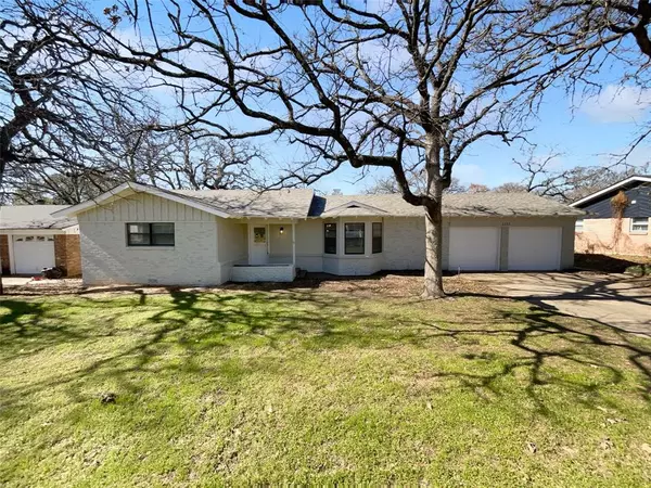 1121 Karla Drive, Hurst, TX 76053