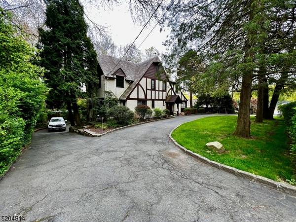 12 Hobart Gap Rd, Millburn Twp., NJ 07078