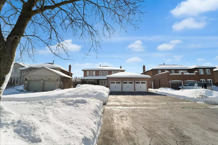 303 Wycliffe AVE, Vaughan, ON L4L 3N7