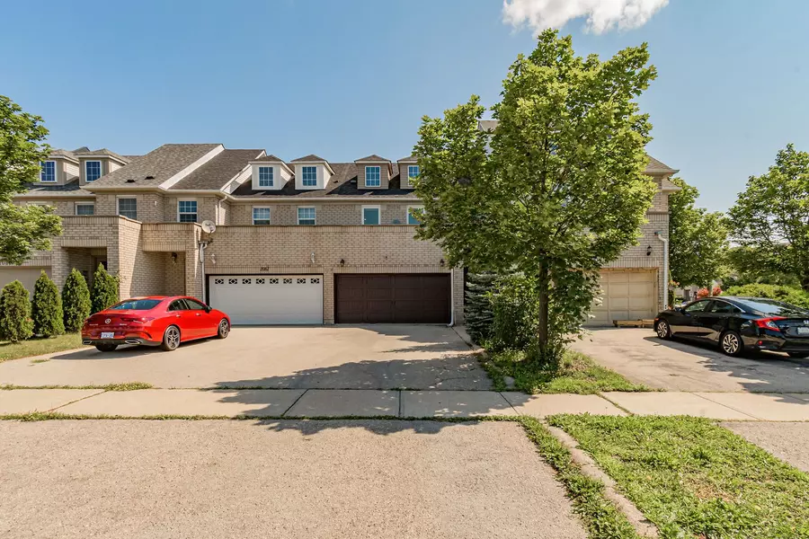 2084 White Dove CIR, Oakville, ON L6M 3R6