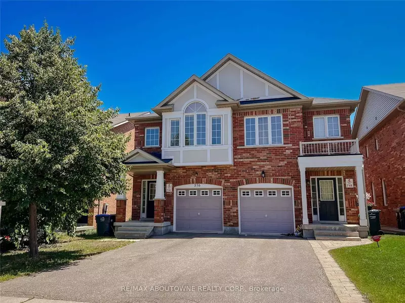 576 Courtney Valley RD, Mississauga, ON L5V 0C2