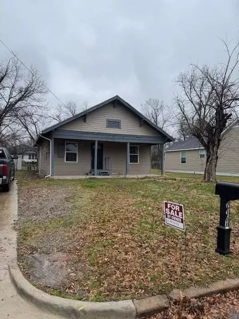 2104 Division Street, Greenville, TX 75401