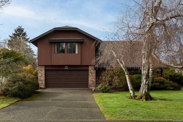 948 Lucas St, Saanich, BC V8X 4L2