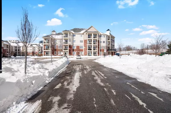 80 Aspen Springs DR #227, Clarington, ON L1C 0V4