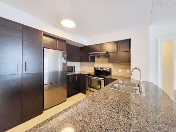 273 South Park RD #909, Markham, ON L3T 0B5