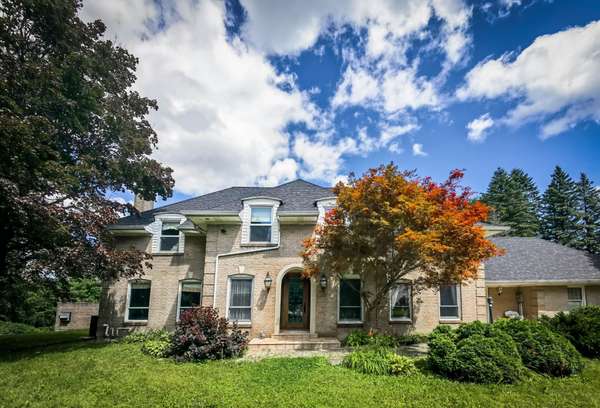 6 steeplechase AVE, Aurora, ON L4G 6W5