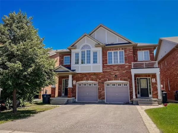 576 Courtney Valley RD, Mississauga, ON L5V 0C2