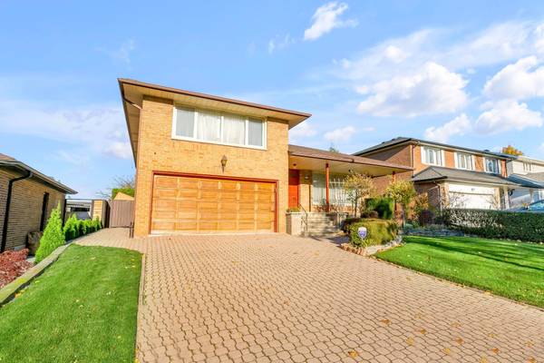 24 Winsland DR, Toronto W08, ON M9B 6A2