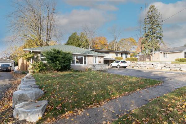 112 Vancouver DR, Guelph, ON N1E 2G3