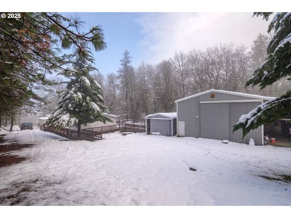 10517 LOWER RIVER RD, Grants Pass, OR 97526