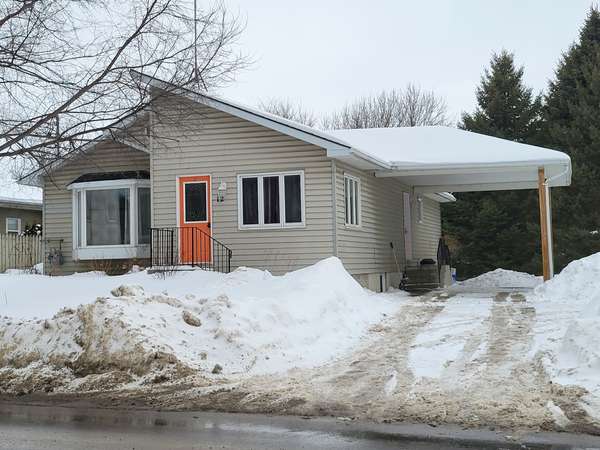 12 Lake ST #Upper Unit, Prince Edward County, ON K0K 2T0