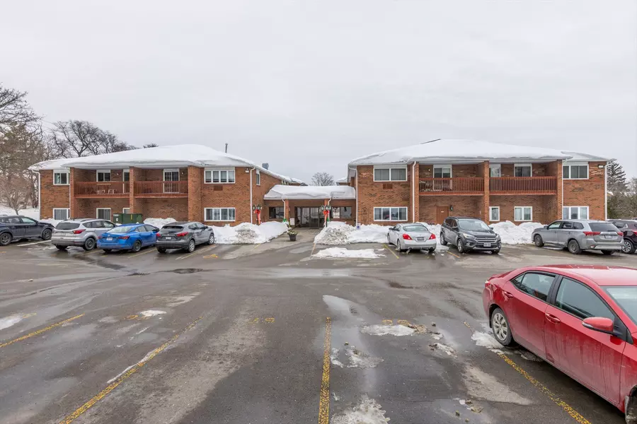 475 Parkhill RD W #210, Peterborough, ON K9H 7M5