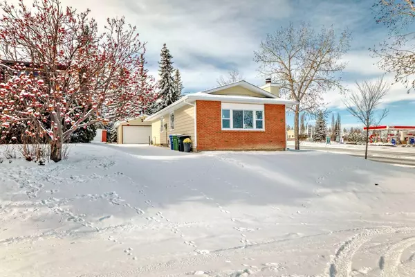 47 Bearberry CRES NW, Calgary, AB T3K 1P9