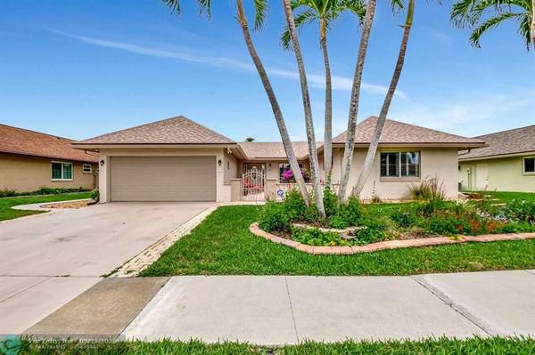 10265 Greentrail Dr N, Boynton Beach, FL 33436