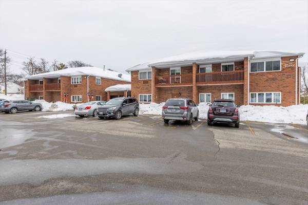 Peterborough, ON K9H 7M5,475 Parkhill RD W #210