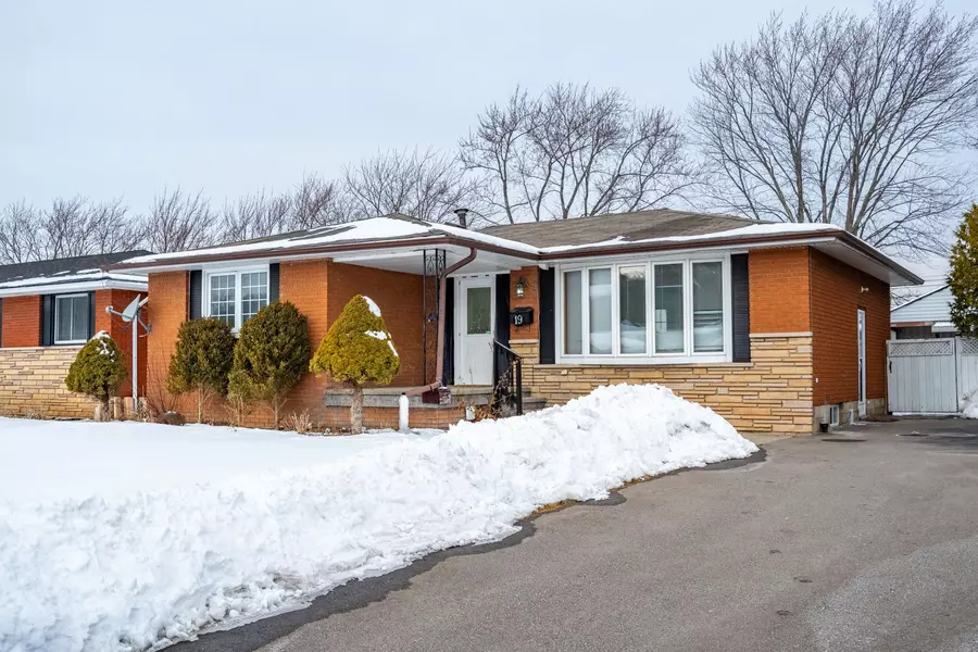 19 Winthrop PL, Hamilton, ON L8G 3M3