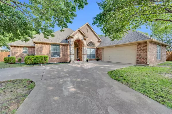 111 Monarch Court, Waxahachie, TX 75165