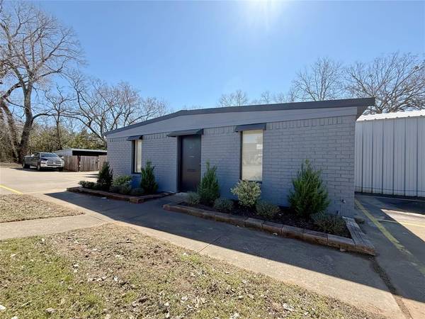 806 W Coffin Street, Denison, TX 75020