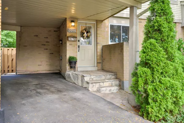 Oakville, ON L6H 3H8,1027 Elizabeth PL