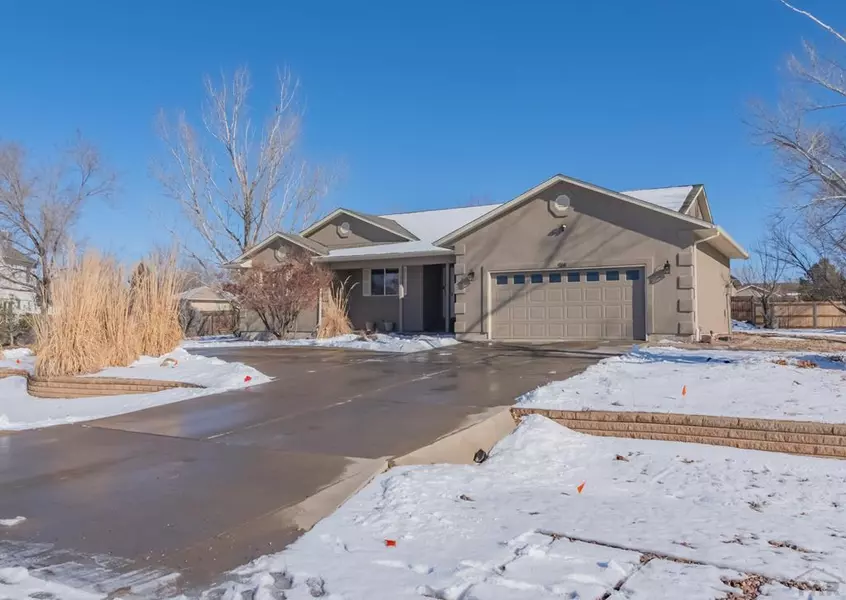 514 S Hahns Peak Ave, Pueblo West, CO 81007