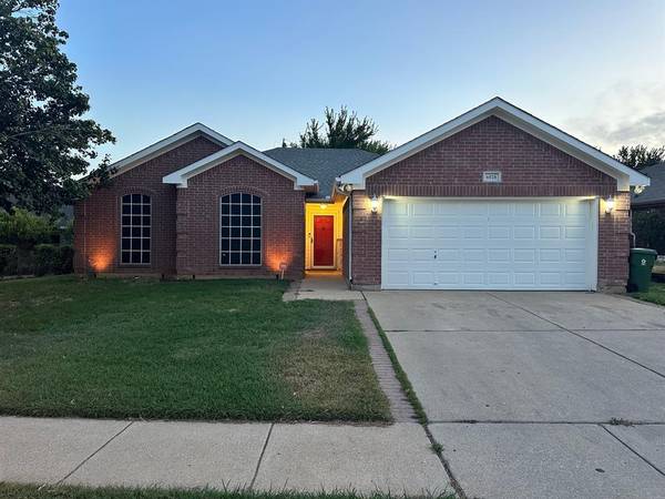 6028 Silkcrest Trail, Arlington, TX 76017