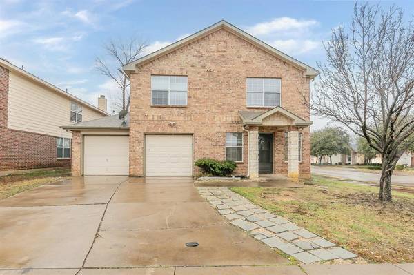 800 Green Heath Avenue, Fort Worth, TX 76120