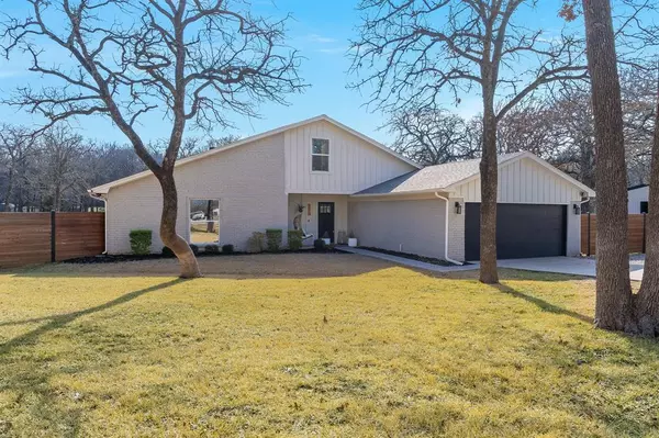 Burleson, TX 76028,215 Bob White Court