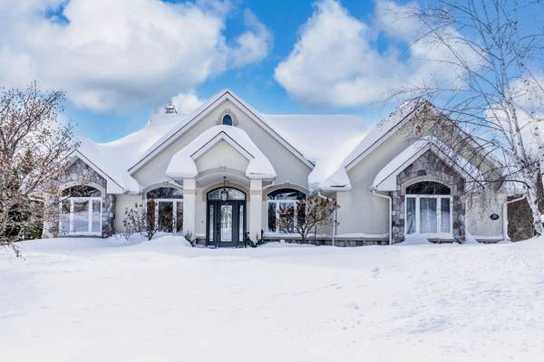 16 Bridle TRL, Springwater, ON L9X 0J9