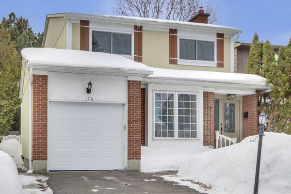 176 Larkin DR, Barrhaven, ON K2J 1H9