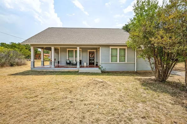 632 E Labadie Avenue, De Leon, TX 76444