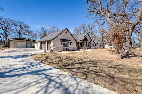 112 Clayton Crossing, Springtown, TX 76082