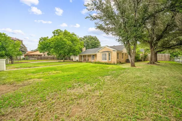 De Leon, TX 76444,341 S Moseley Street