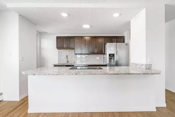 215 14 AVE Southwest #804, Calgary, AB T2R 0M2