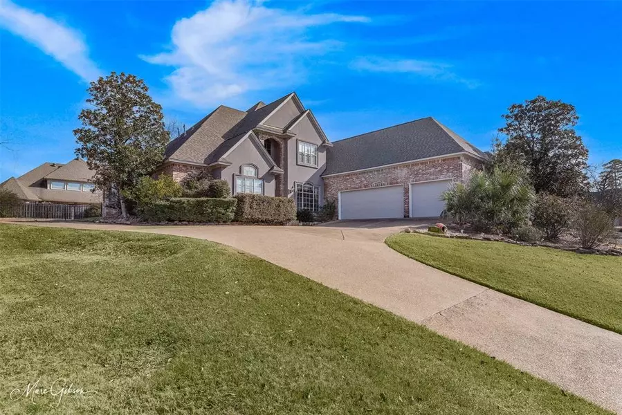 1069 Waters Edge Circle, Shreveport, LA 71106