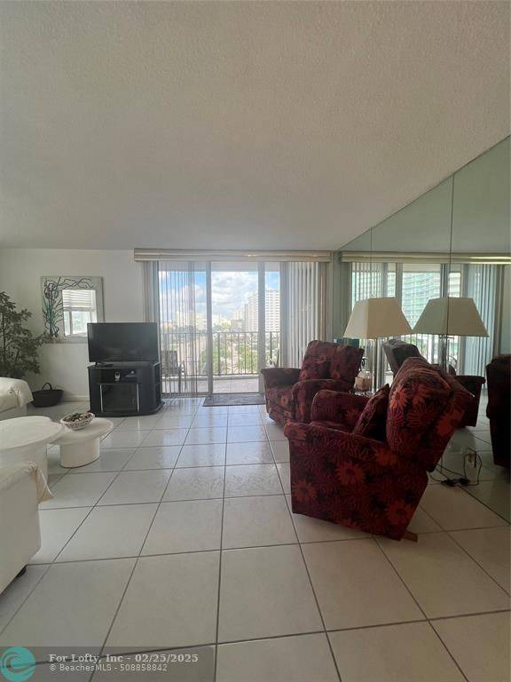 Pompano Beach, FL 33062,101 Briny Ave  #811