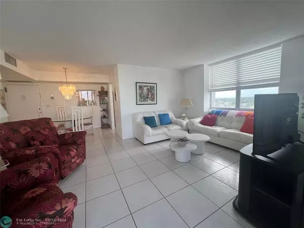 Pompano Beach, FL 33062,101 Briny Ave  #811